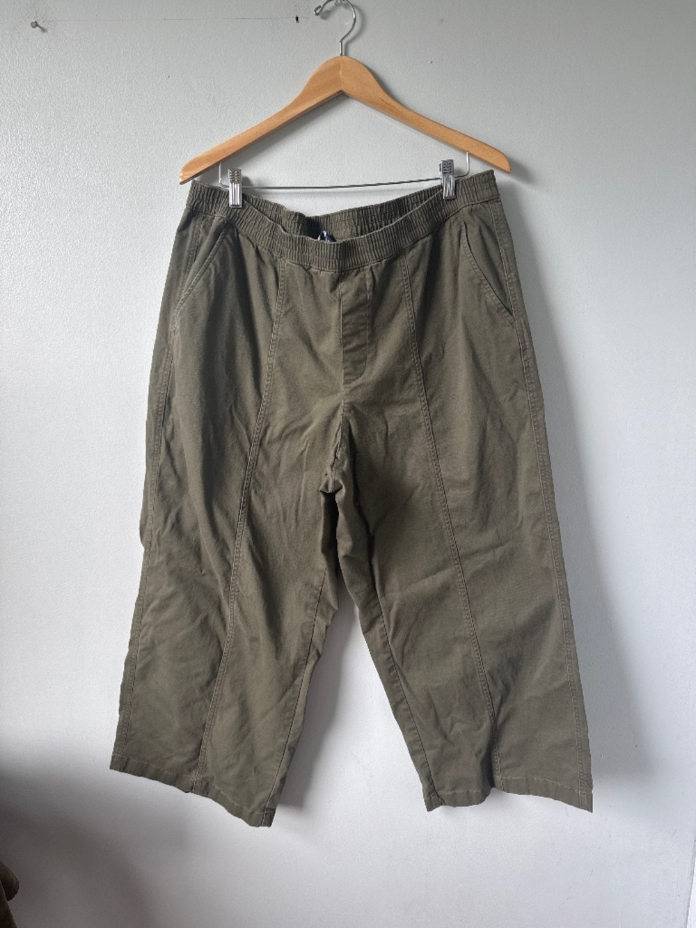 Lands end wide leg, high rise, elastic waist pant